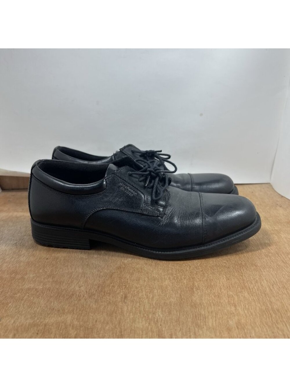 Rockport Essential Details Cap Toe Men Size 9.5 Black Oxfords Shoes Waterproof
